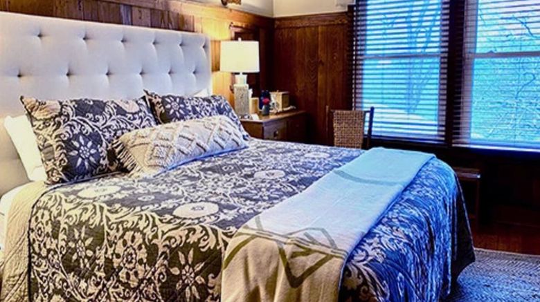 <b>The Snowbird Mountain Lodge Room</b>. Images powered by <a href="https://www.leonardoworldwide.com/" title="Leonardo Worldwide" target="_blank">Leonardo</a>.