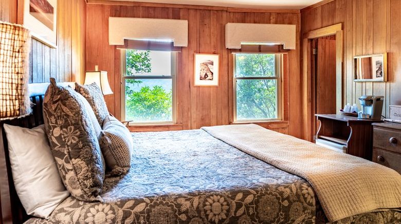 <b>The Snowbird Mountain Lodge Room</b>. Images powered by <a href="https://www.leonardoworldwide.com/" title="Leonardo Worldwide" target="_blank">Leonardo</a>.