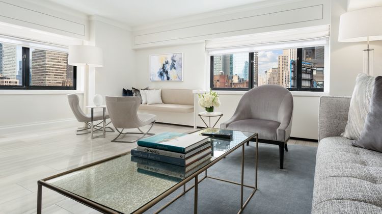 The Manhattan at Times Square Hotel Suite