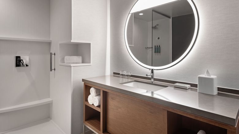 <b>Courtyard Marina del Rey Room</b>. Images powered by <a href="https://www.leonardoworldwide.com/" title="Leonardo Worldwide" target="_blank">Leonardo</a>.