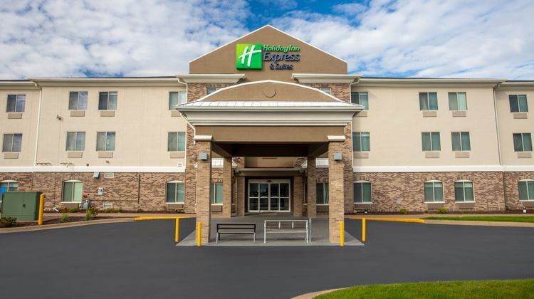 Holiday Inn Express & Suites Clinton Exterior