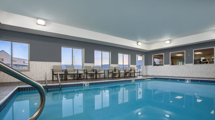 Holiday Inn Express & Suites Clinton Pool