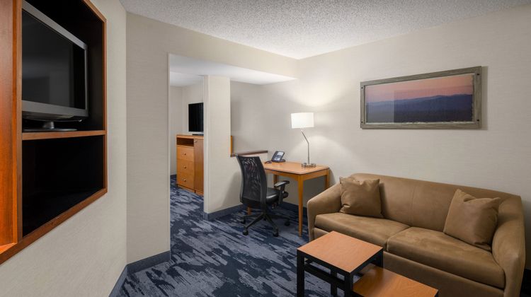Fairfield Inn & Suites by Marriott Room
