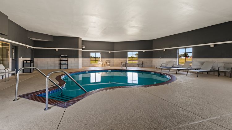 Holiday Inn Express & Stes Okmulgee Pool