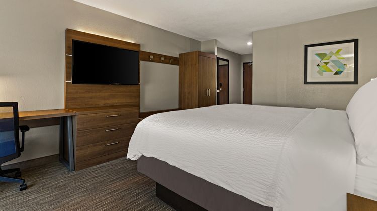 Holiday Inn Express & Stes Okmulgee Room
