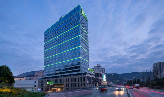 Holiday Inn Express Bazhong Center Exterior