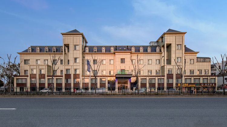 Holiday Inn Express Jiading New City Exterior