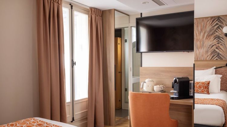Hotel Theoreme Room