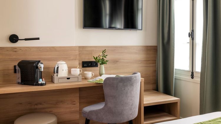 Hotel Theoreme Room
