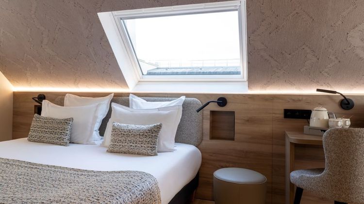 Hotel Theoreme Room