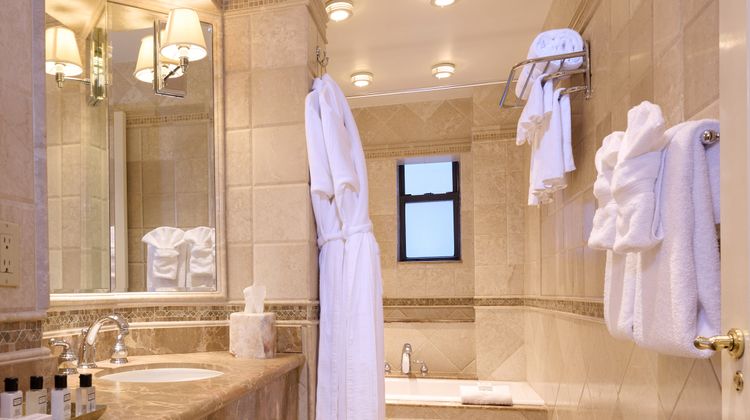 Fitzpatrick Manhattan Hotel Room