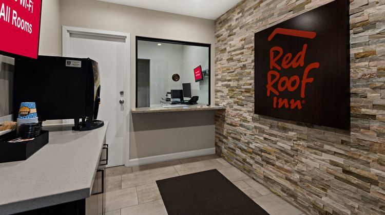 Red Roof Inn Los Angeles-Wilmington, CA Lobby