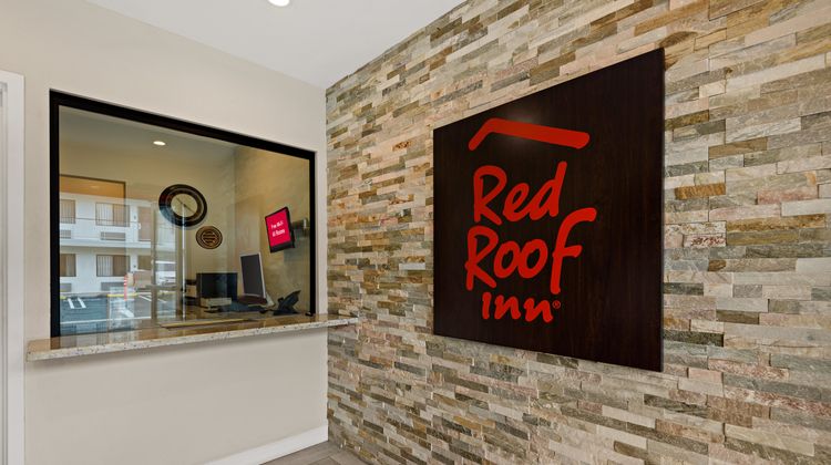 Red Roof Inn Los Angeles-Wilmington, CA Lobby
