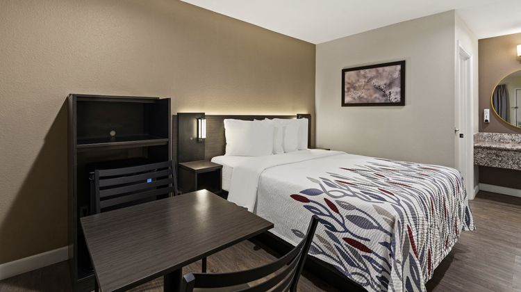 Red Roof Inn Los Angeles-Wilmington, CA Room
