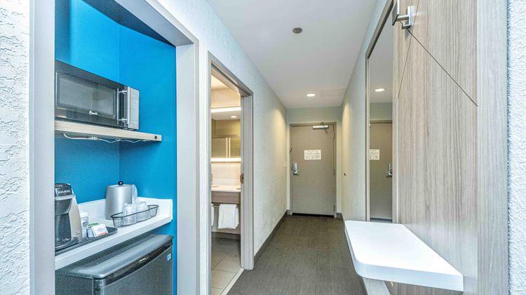 Holiday Inn Express Hotel & Suites Room