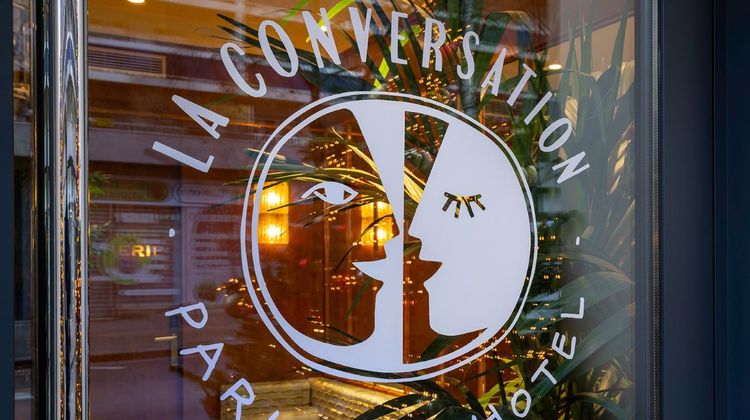 La Conversation Exterior
