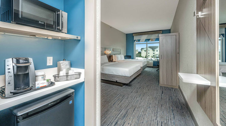 Holiday Inn Express Hotel & Suites Room