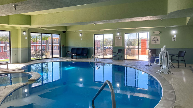 Holiday Inn Express Hotel/Suites Ennis Pool