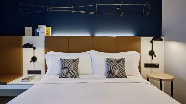 <b>The Deutz, a Tribute Portfolio Hotel Room</b>. Images powered by <a href="https://www.leonardoworldwide.com/" title="Leonardo Worldwide" target="_blank">Leonardo</a>.