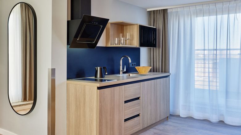 <b>The Deutz, a Tribute Portfolio Hotel Room</b>. Images powered by <a href="https://www.leonardoworldwide.com/" title="Leonardo Worldwide" target="_blank">Leonardo</a>.