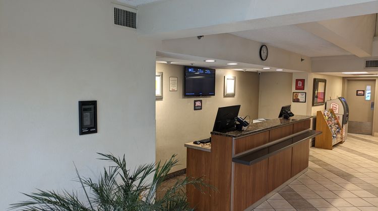 Red Roof Inn San Antonio Airport Lobby