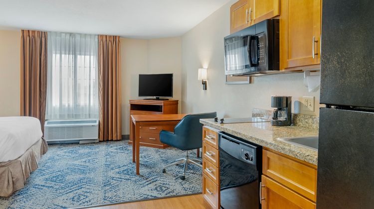 Candlewood Suites - Indianapolis East Room