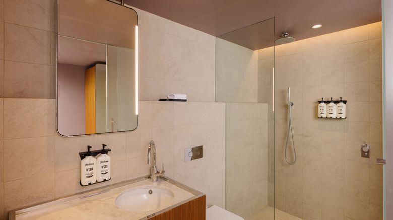 <b>Hotel Indigo Sydney Potts Point Room</b>. Images powered by <a href="https://www.leonardoworldwide.com/" title="Leonardo Worldwide" target="_blank">Leonardo</a>.