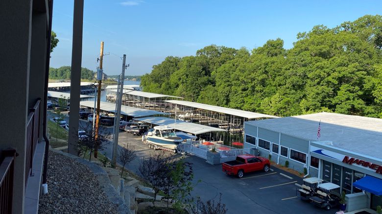 <b>The Resort at Lake of the Ozarks Room</b>. Images powered by <a href="https://www.leonardoworldwide.com/" title="Leonardo Worldwide" target="_blank">Leonardo</a>.