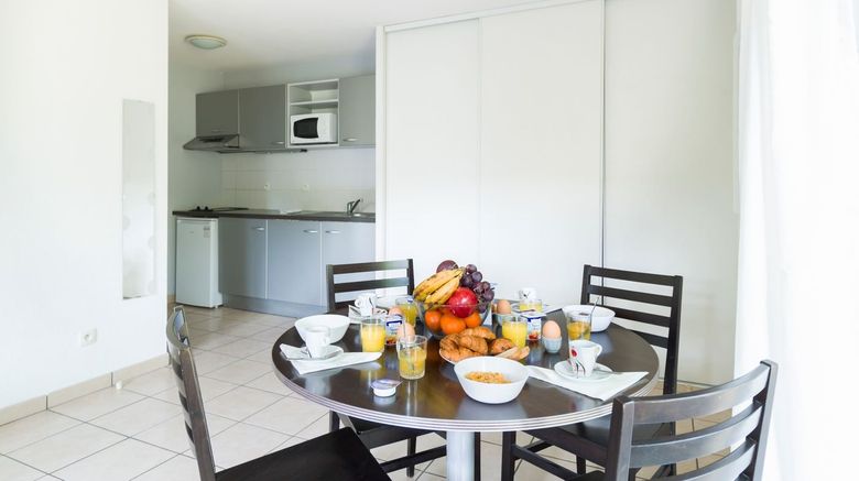 <b>Garden & City Lyon-Marcy L'Etoile Room</b>. Images powered by <a href="https://www.leonardoworldwide.com/" title="Leonardo Worldwide" target="_blank">Leonardo</a>.