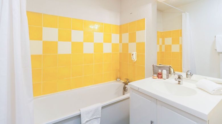 <b>Garden & City Lyon-Marcy L'Etoile Room</b>. Images powered by <a href="https://www.leonardoworldwide.com/" title="Leonardo Worldwide" target="_blank">Leonardo</a>.