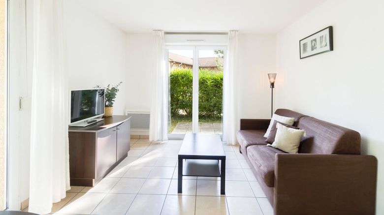 <b>Garden & City Lyon-Marcy L'Etoile Room</b>. Images powered by <a href="https://www.leonardoworldwide.com/" title="Leonardo Worldwide" target="_blank">Leonardo</a>.