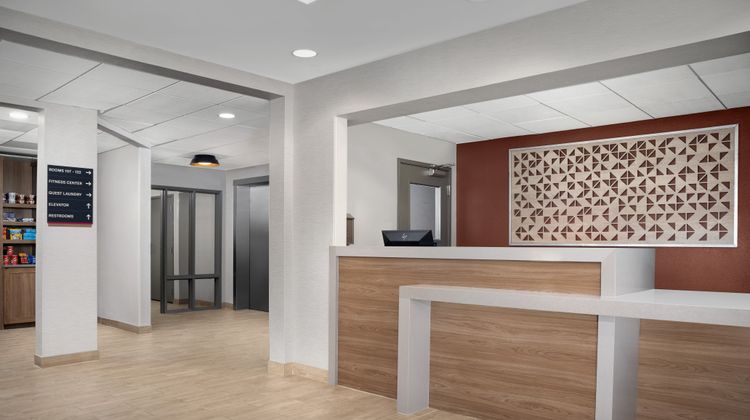 Candlewood Suites Alexandria Exterior