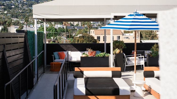 Le Parc at Melrose Pool