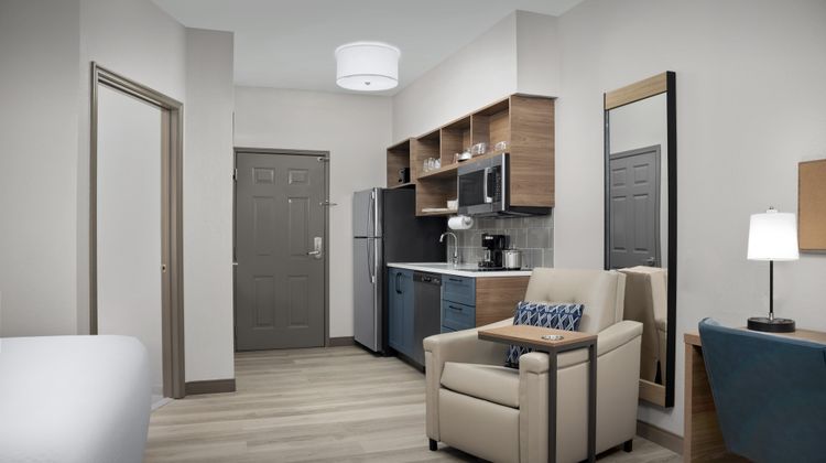 Candlewood Suites Alexandria Room
