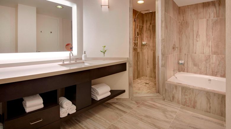<b>The Westin Dallas Park Central Room</b>. Images powered by <a href="https://www.leonardoworldwide.com/" title="Leonardo Worldwide" target="_blank">Leonardo</a>.