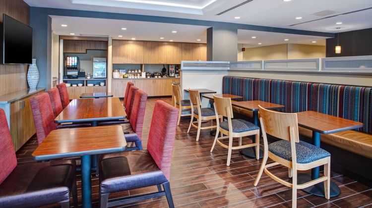 TownePlace Suites Detroit Belleville Restaurant