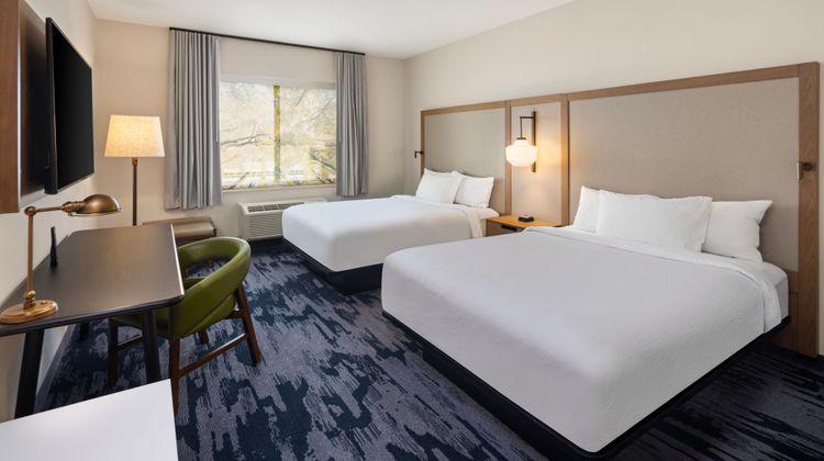 Fairfield Inn & Suites by Marriott Room