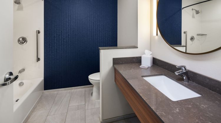 Fairfield Inn & Suites by Marriott Room