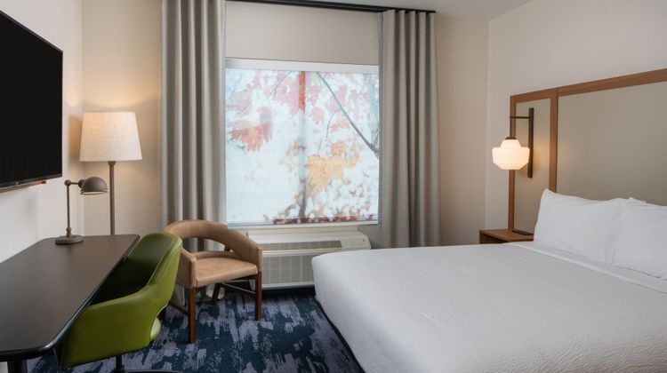 Fairfield Inn & Suites Redstone Gateway Room