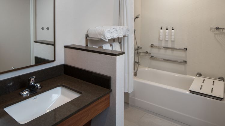 Fairfield Inn & Suites Redstone Gateway Room