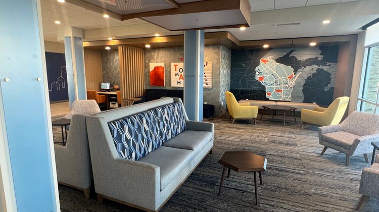 Holiday Inn Express & Suites Tomah Exterior