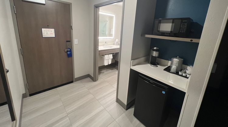 Holiday Inn Express & Suites Tomah Room