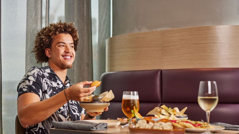 <b>AC Hotel By Marriott Melbourne Southbank Restaurant</b>. Images powered by <a href="https://www.leonardoworldwide.com/" title="Leonardo Worldwide" target="_blank">Leonardo</a>.