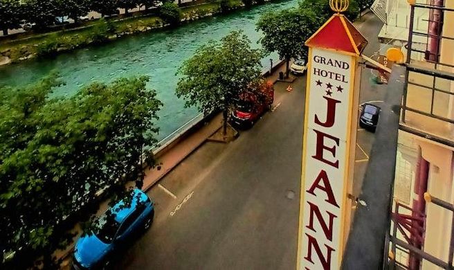 Hotel Jeanne d'Arc Exterior