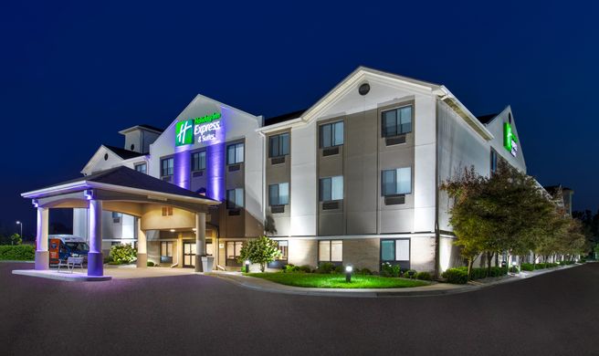 Holiday Inn Express Hotel & Suites Exterior