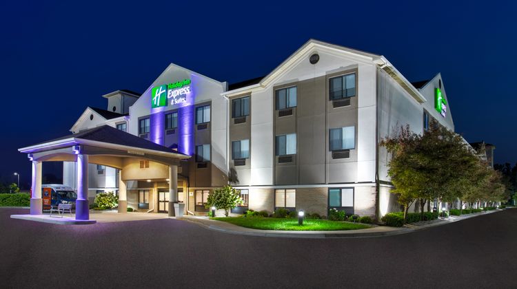 Holiday Inn Express Hotel & Suites Exterior