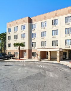 Red Roof Suites Fayetteville-Fort Bragg