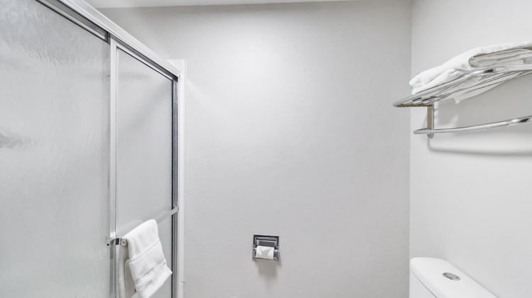 Red Roof Suites Fayetteville-Fort Bragg Room