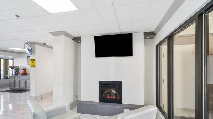 Red Roof Suites Fayetteville-Fort Bragg Lobby