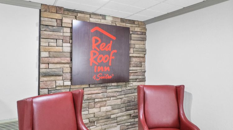 Red Roof Suites Fayetteville-Fort Bragg Lobby